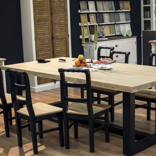 Clean-straight-lines-give-the-classic-wooden-dining-table-a-modern-look